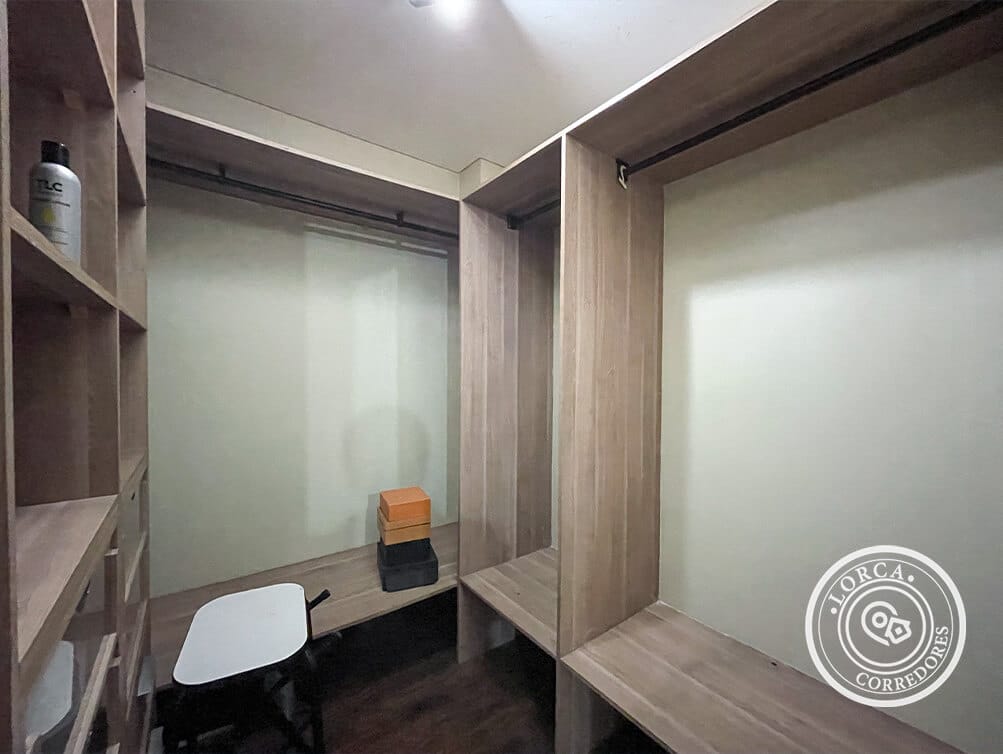 Departamento Amoblado en Arriendo Las Condes, Sector El Bosque Norte, Santiago — 3 Dormitorios, 4 Baños, Vista Oriente