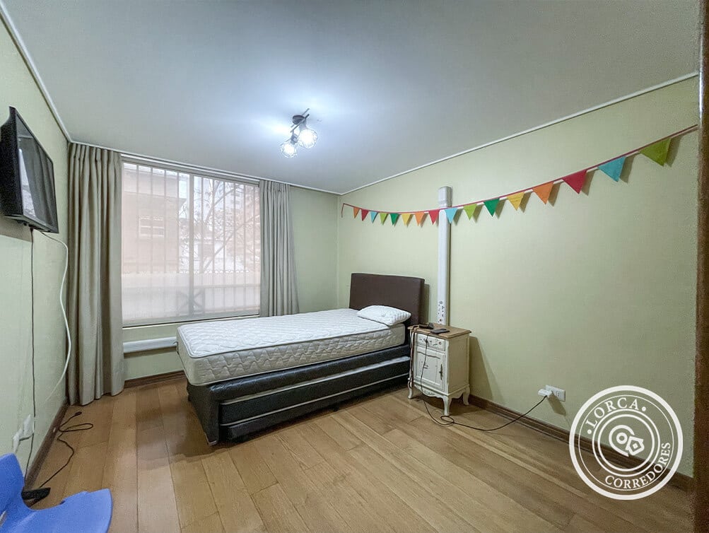 Departamento Amoblado en Arriendo Las Condes, Sector El Bosque Norte, Santiago — 3 Dormitorios, 4 Baños, Vista Oriente
