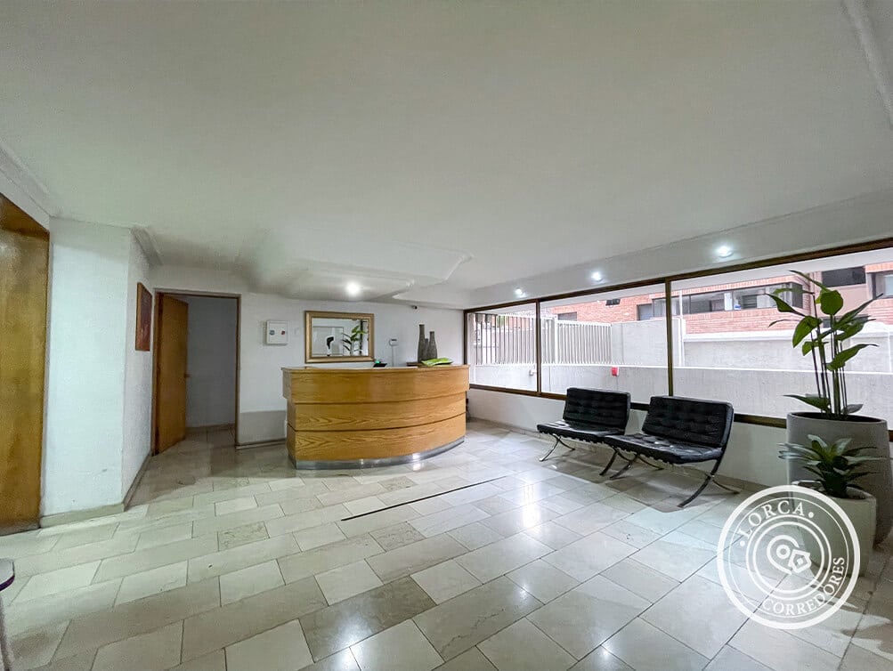 Departamento Amoblado en Arriendo Las Condes, Sector El Bosque Norte, Santiago — 3 Dormitorios, 4 Baños, Vista Oriente