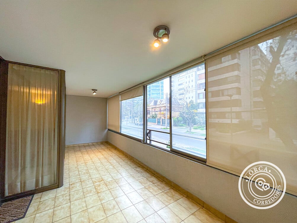 Departamento Amoblado en Arriendo Las Condes, Sector El Bosque Norte, Santiago — 3 Dormitorios, 4 Baños, Vista Oriente