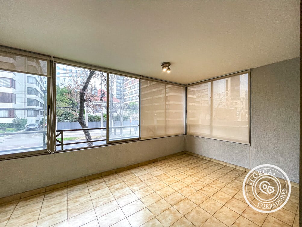 Departamento Amoblado en Arriendo Las Condes, Sector El Bosque Norte, Santiago — 3 Dormitorios, 4 Baños, Vista Oriente