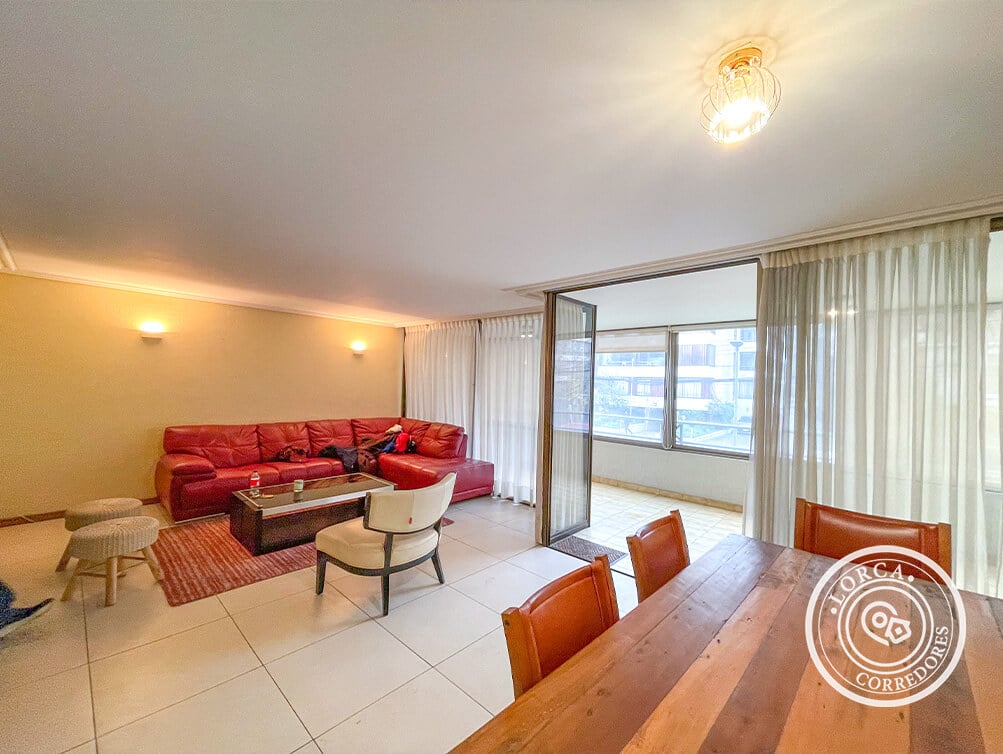 Departamento Amoblado en Arriendo Las Condes, Sector El Bosque Norte, Santiago — 3 Dormitorios, 4 Baños, Vista Oriente
