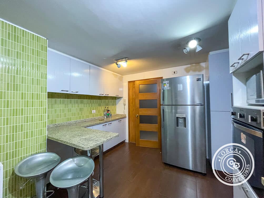 Departamento Amoblado en Arriendo Las Condes, Sector El Bosque Norte, Santiago — 3 Dormitorios, 4 Baños, Vista Oriente
