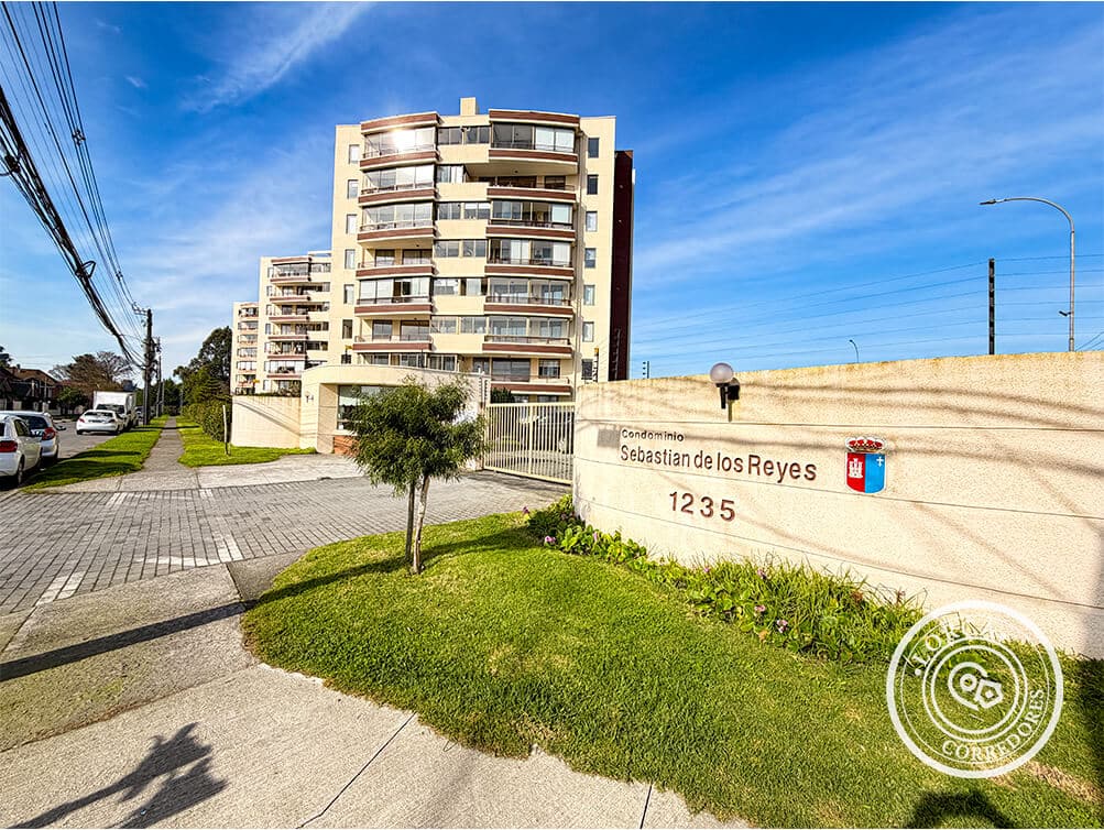 Departamento en Arriendo Condominio Sebastián de Los Reyes, Huertos Familiares, San Pedro de la Paz. 2 Dormitorios, Balcón Vista Oriente, Estacionamiento y Bodega, $450.000