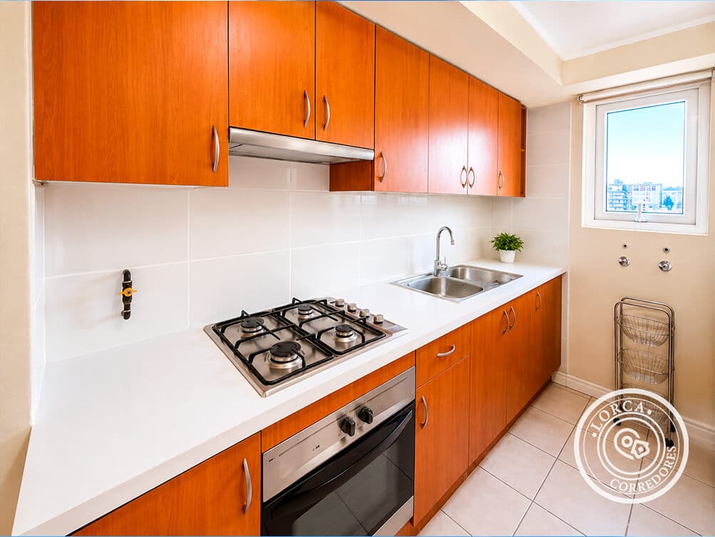 Departamento en Arriendo Edificio City 2, Centro de Concepción — 2 Dormitorios (Principal en Suite con Walking Closet), 2 Baños, Balcón Vista Víctor Lamas, $550.000