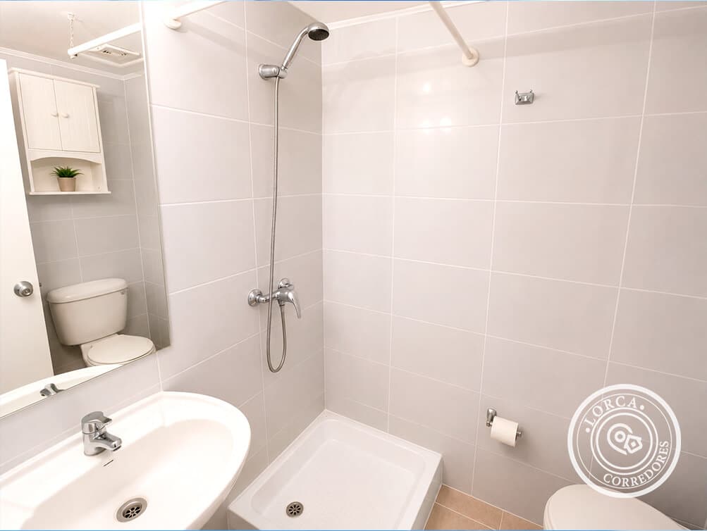 Departamento en Arriendo Edificio City 2, Centro de Concepción — 2 Dormitorios (Principal en Suite con Walking Closet), 2 Baños, Balcón Vista Víctor Lamas, $550.000