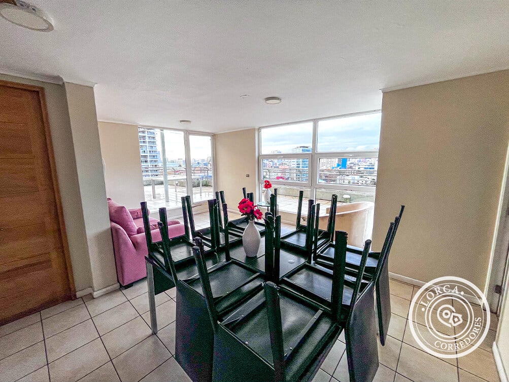 Departamento en Arriendo Edificio City 2, Centro de Concepción — 2 Dormitorios (Principal en Suite con Walking Closet), 2 Baños, Balcón Vista Víctor Lamas, $550.000