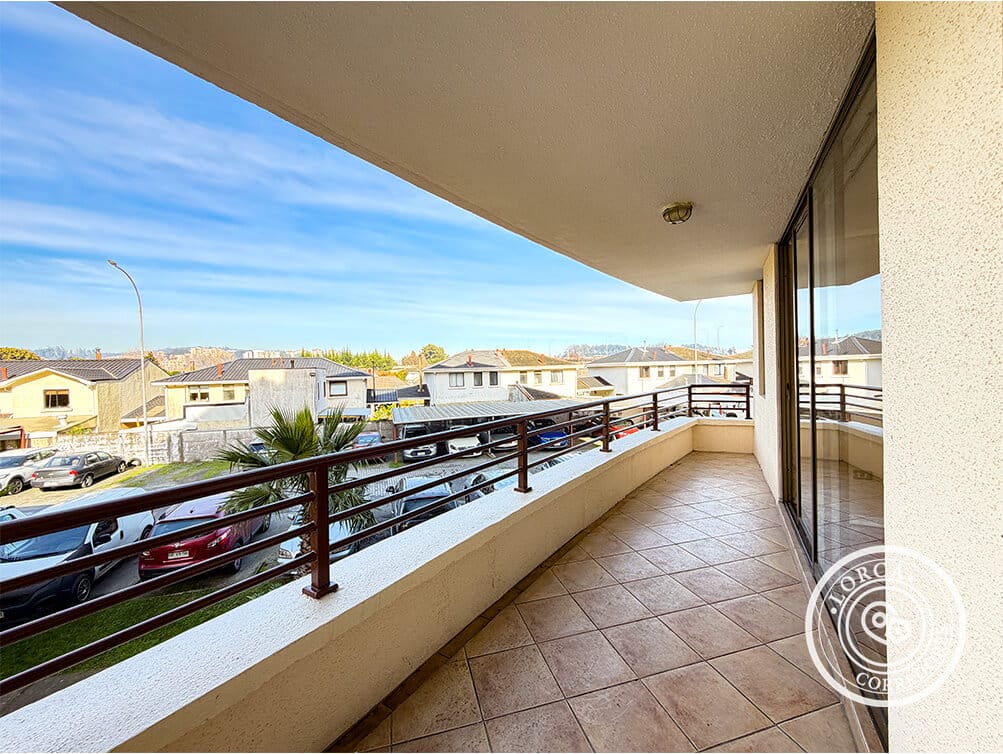 Departamento en Arriendo Condominio Sebastián de Los Reyes, Huertos Familiares, San Pedro de la Paz. 2 Dormitorios, Balcón Vista Oriente, Estacionamiento y Bodega, $450.000