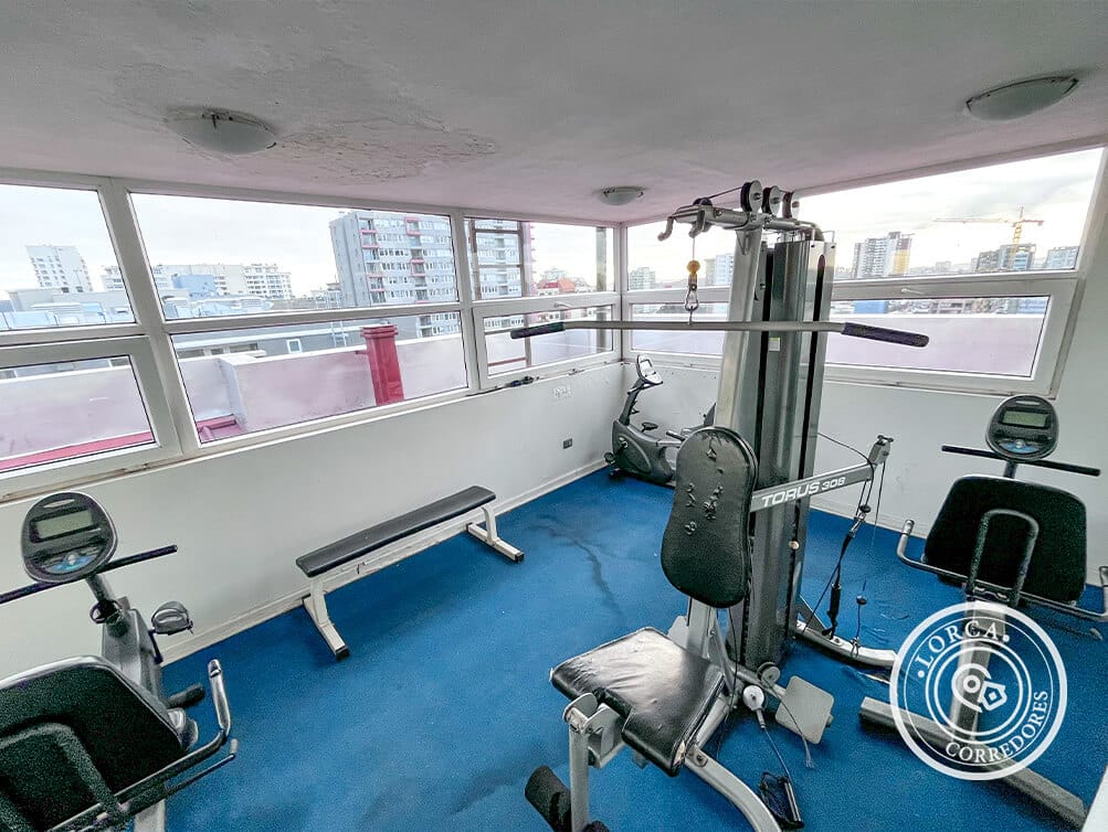 Departamento en Arriendo Edificio City 2, Centro de Concepción — 2 Dormitorios (Principal en Suite con Walking Closet), 2 Baños, Balcón Vista Víctor Lamas, $550.000
