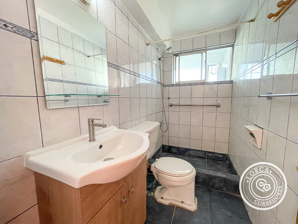 Departamento en Arriendo Sector Limonares, Viña del Mar – Completamente Remodelado, 3 Dormitorios, 1 Baño, 59 m², Piso 2, Piso Parqué, Vista Poniente, con Estacionamiento, $500.000