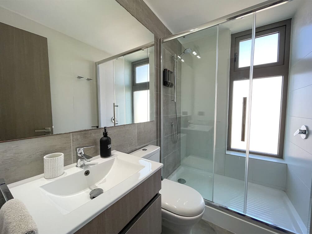 Departamento en Venta Reñaca Norte, Viña del Mar — Edificio Nuevo 2022, 2 Dormitorios, 2 Baños, 63 m², Piso Alto, Balcón Panorámico Vista al Mar, con Estacionamiento y Bodega, Piscina, Gimnasio y Terraza Gourmet, UF 5.527