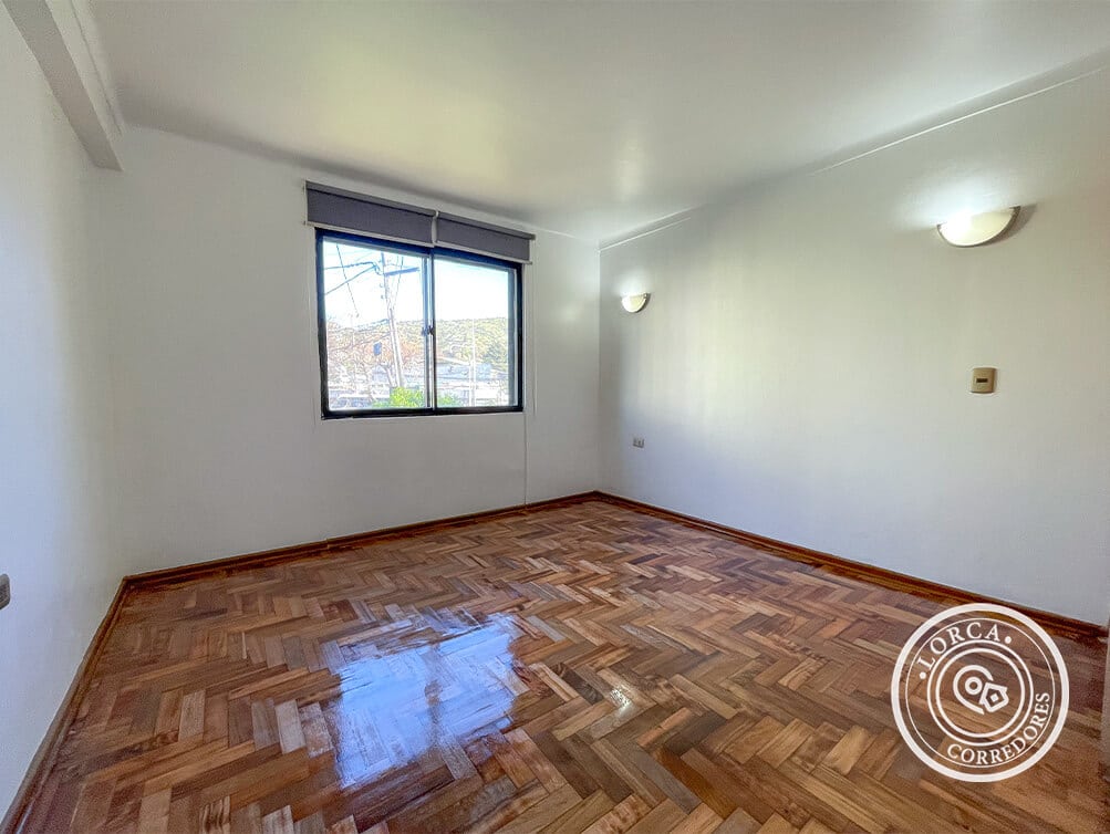Departamento en Arriendo Sector Limonares, Viña del Mar – Completamente Remodelado, 3 Dormitorios, 1 Baño, 59 m², Piso 2, Piso Parqué, Vista Poniente, con Estacionamiento, $500.000