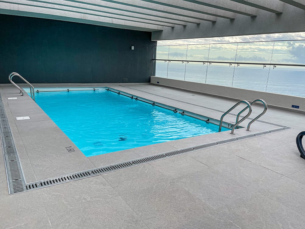 Departamento en Venta Reñaca Norte, Viña del Mar — Edificio Nuevo 2022, 2 Dormitorios, 2 Baños, 63 m², Piso Alto, Balcón Panorámico Vista al Mar, con Estacionamiento y Bodega, Piscina, Gimnasio y Terraza Gourmet, UF 5.527