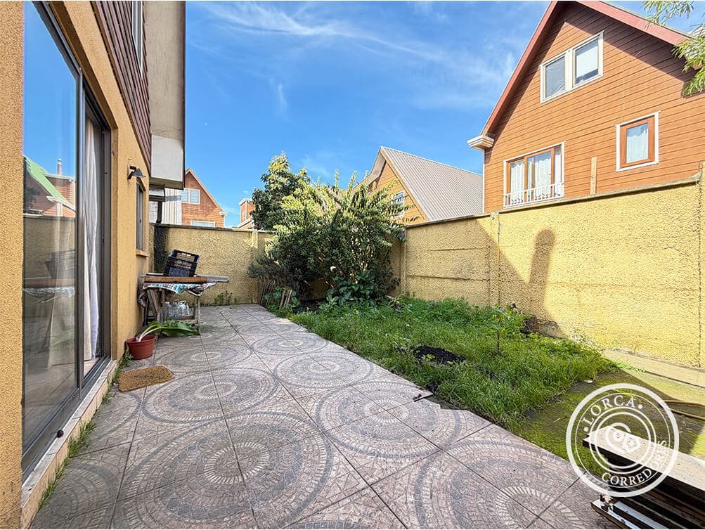 Casa en Arriendo Condominio Jardines de San Pedro, San Pedro de La Paz — 3 Dormitorios, 2 Baños, 82 m² Útiles, 120 m² Terreno, Estacionamiento, Sector Estación Costa Mar, $600.000