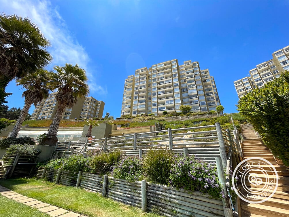 Departamento en Venta Condominio Canelillo, Algarrobo — 2 Dormitorios, 2 Baños (Uno en Suite), 60 m², Piso 7, Vista al Mar, Acceso Directo a Playa Canelillo y El Canelo, Funicular Privado, con Estacionamiento y Bodega, UF 4.771