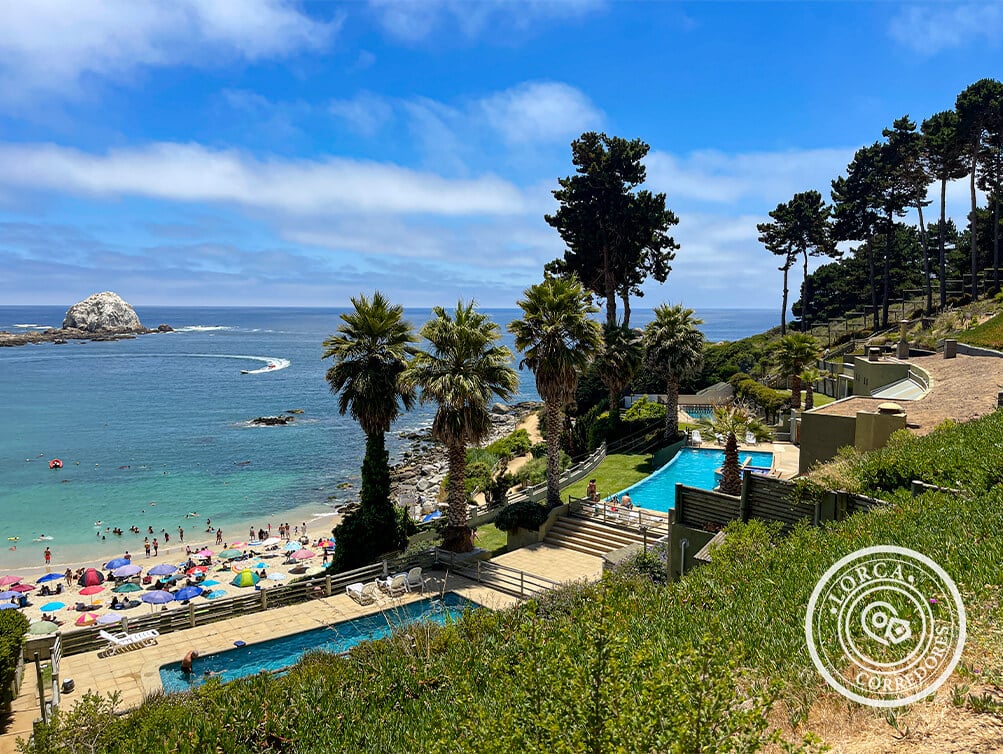 Departamento en Venta Condominio Canelillo, Algarrobo — 2 Dormitorios, 2 Baños (Uno en Suite), 60 m², Piso 7, Vista al Mar, Acceso Directo a Playa Canelillo y El Canelo, Funicular Privado, con Estacionamiento y Bodega, UF 4.771