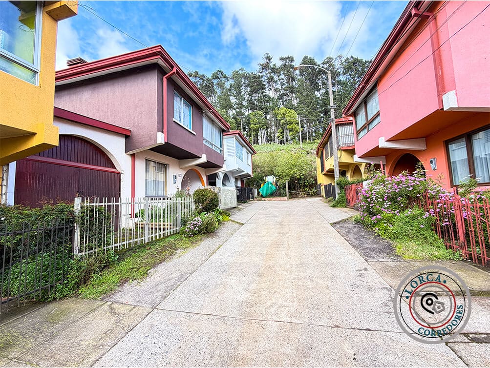 Casa en Venta Villa San Pedro, San Pedro de la Paz — 3 Dormitorios, 3 Baños, 102 m² Útiles, 147 m² Totales, 2 Pisos, Antejardín y Patio Interior, Sector Teletón y Laguna Grande, UF 5.382