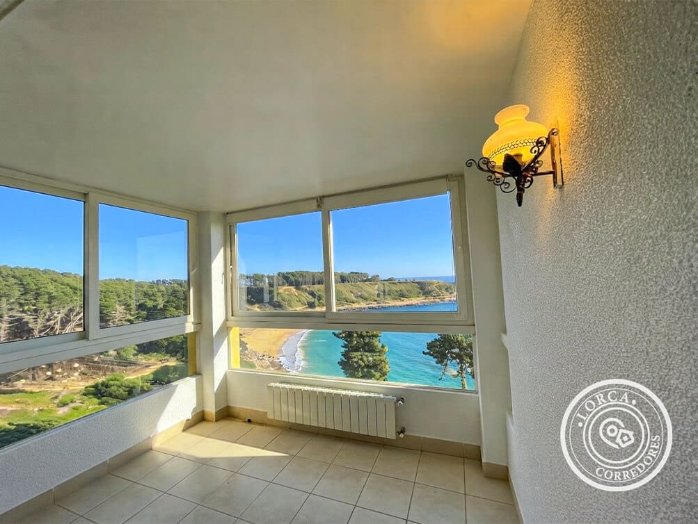 Departamento en Venta Condominio Canelillo, Algarrobo — 2 Dormitorios, 2 Baños (Uno en Suite), 60 m², Piso 7, Vista al Mar, Acceso Directo a Playa Canelillo y El Canelo, Funicular Privado, con Estacionamiento y Bodega, UF 4.771