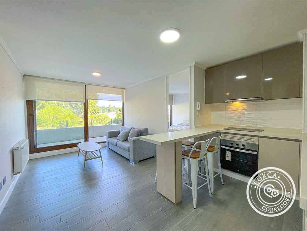 Departamento Amoblado en Arriendo Edificio Bosquemar, Lomas de Montemar, Concón — 2 Dormitorios Mariposa, 2 Baños en Suite, 68 m², Piso 11, Terraza Vista Oriente, con Estacionamiento, Piscina y Quincho, $650.000