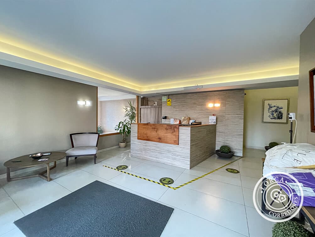 Departamento en Venta Edificio Parque Las Palmas, Centro de Quilpué | 3 Dormitorios (Uno en Suite con Walking Closet), 2 Baños, 95 m², Piso 8, Balcón Vista Panorámica, con Estacionamiento Techado y Bodega, Piscina y Quincho, UF 4.772