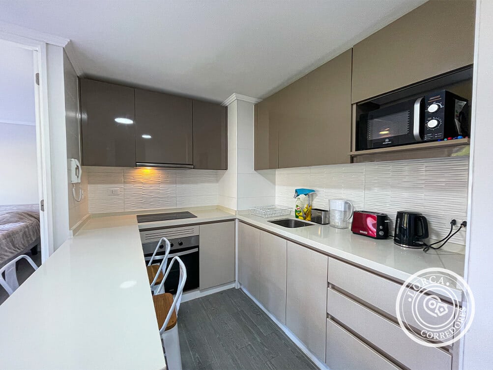 Departamento Amoblado en Arriendo Edificio Bosquemar, Lomas de Montemar, Concón — 2 Dormitorios Mariposa, 2 Baños en Suite, 68 m², Piso 11, Terraza Vista Oriente, con Estacionamiento, Piscina y Quincho, $650.000