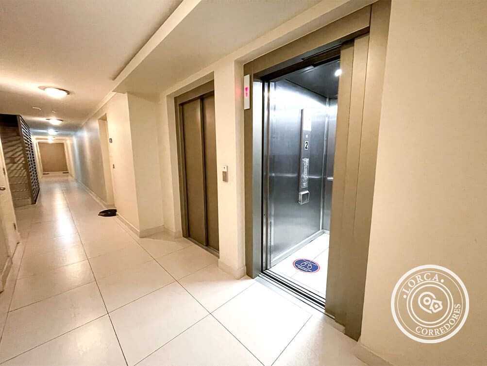 Departamento en Venta Edificio Parque Las Palmas, Centro de Quilpué | 3 Dormitorios (Uno en Suite con Walking Closet), 2 Baños, 95 m², Piso 8, Balcón Vista Panorámica, con Estacionamiento Techado y Bodega, Piscina y Quincho, UF 4.772
