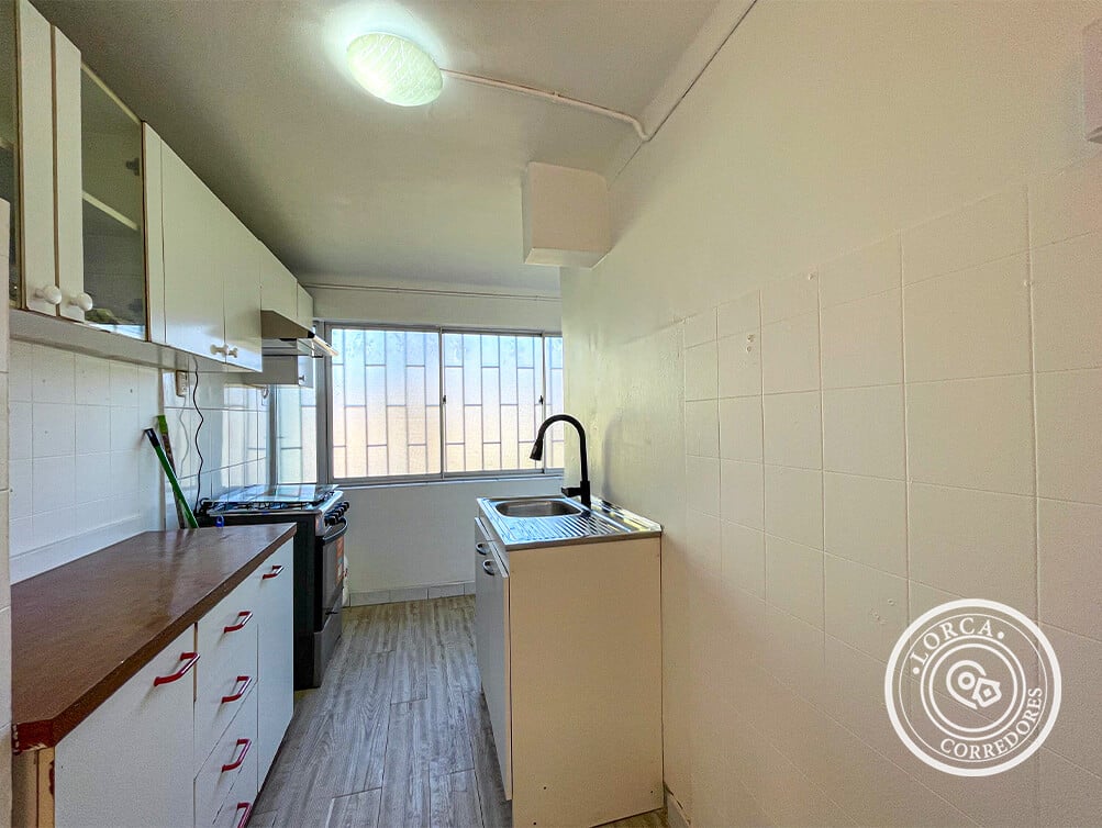 Departamento en Arriendo Sector Limonares, Viña del Mar – Completamente Remodelado, 3 Dormitorios, 1 Baño, 59 m², Piso 2, Piso Parqué, Vista Poniente, con Estacionamiento, $500.000
