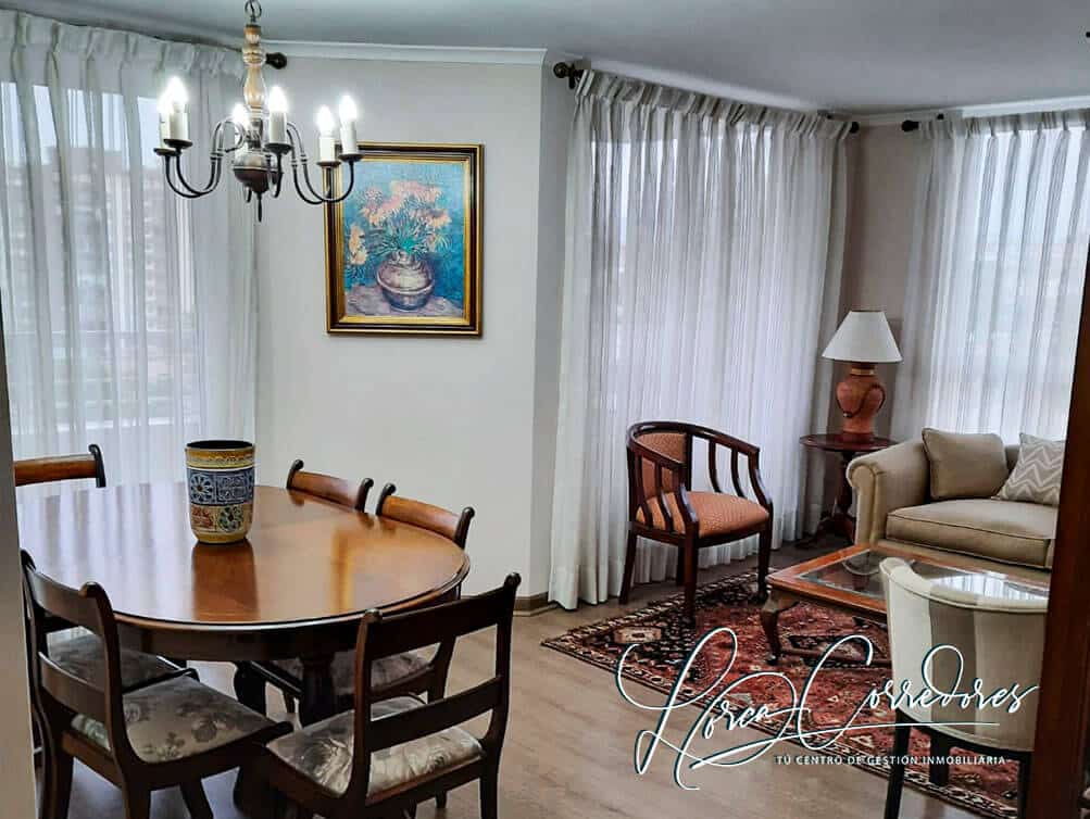Departamento en Venta Edificio Parque Las Palmas, Centro de Quilpué | 3 Dormitorios (Uno en Suite con Walking Closet), 2 Baños, 95 m², Piso 8, Balcón Vista Panorámica, con Estacionamiento Techado y Bodega, Piscina y Quincho, UF 4.772