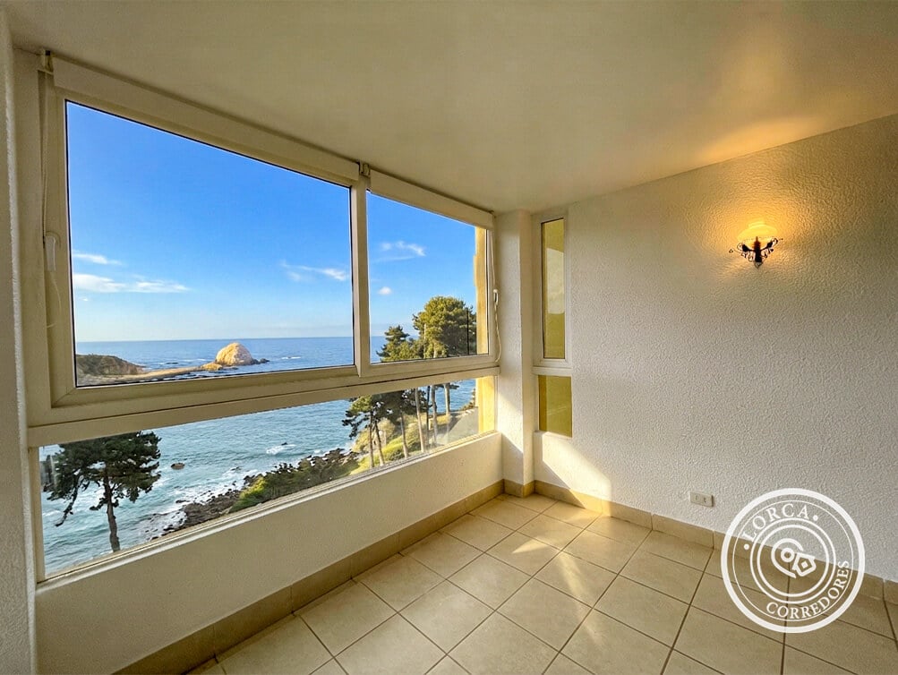 Departamento en Venta Condominio Canelillo, Algarrobo — 2 Dormitorios, 2 Baños (Uno en Suite), 60 m², Piso 7, Vista al Mar, Acceso Directo a Playa Canelillo y El Canelo, Funicular Privado, con Estacionamiento y Bodega, UF 4.771
