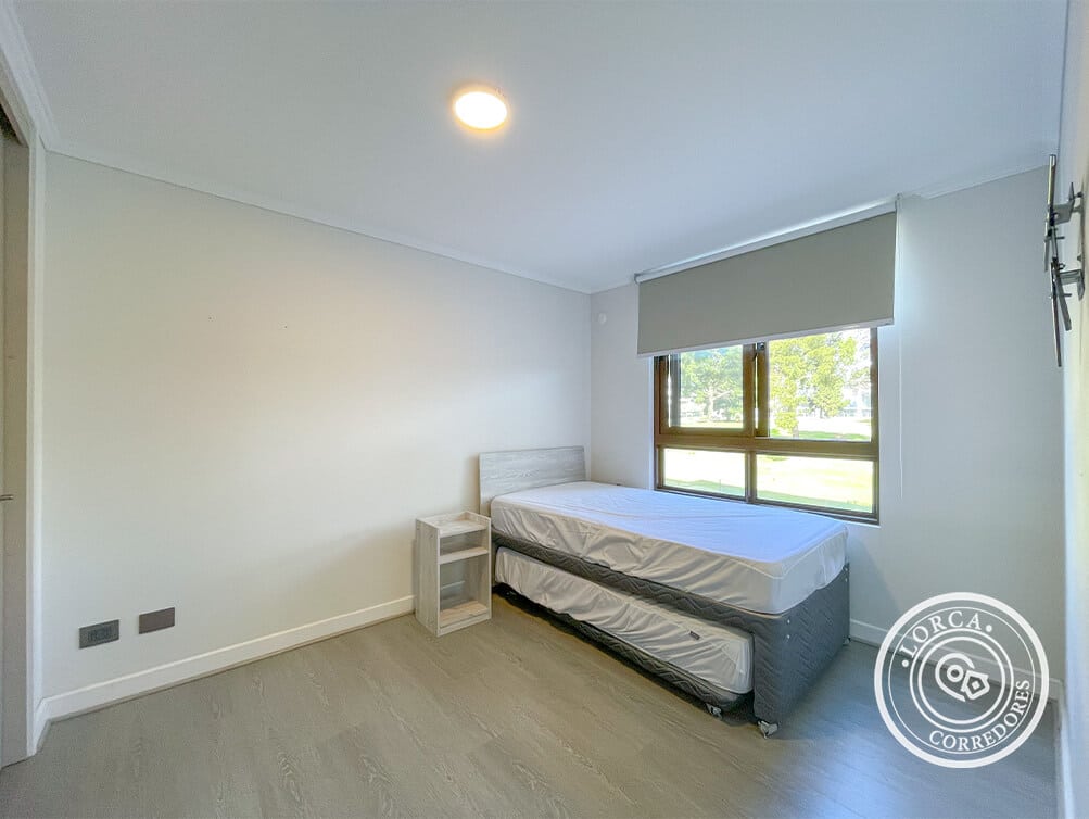 Departamento Amoblado en Arriendo Edificio Bosquemar, Lomas de Montemar, Concón — 2 Dormitorios Mariposa, 2 Baños en Suite, 68 m², Piso 11, Terraza Vista Oriente, con Estacionamiento, Piscina y Quincho, $650.000