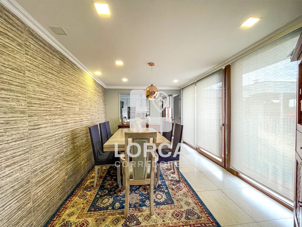 Casa en Venta Sector Villanelo Alto, Viña del Mar — Año 2023, 5 Dormitorios, 4 Baños, 221 m² Construidos sobre 279 m² de Terreno, 2 Niveles + Ampliación con Bar, Walking Closet, Piscina, Quincho y Terraza, 2 Estacionamientos, UF 9.000
