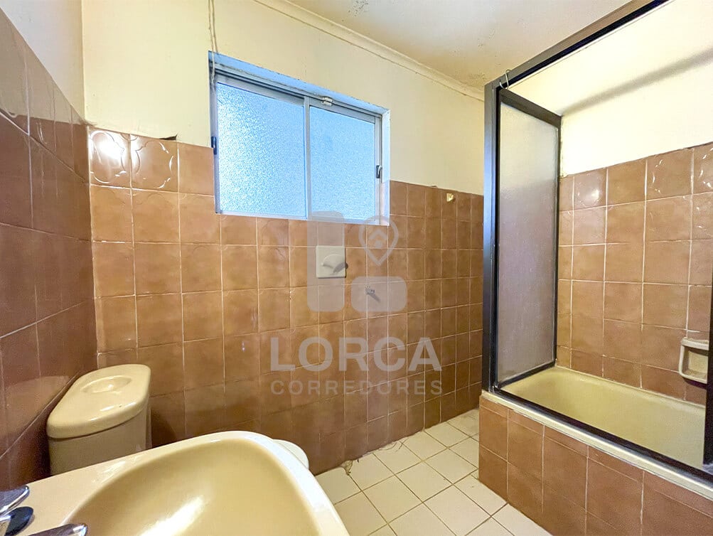 Casa en Venta Sector Pedro Montt, Quilpué | Oportunidad para Refaccionar, 3 Dormitorios, 3 Baños, 160 m² Construidos sobre 450 m² de Terreno, 3 Estacionamientos, Bodega, a 3 Cuadras de Avenida Los Carrera, UF 5.610