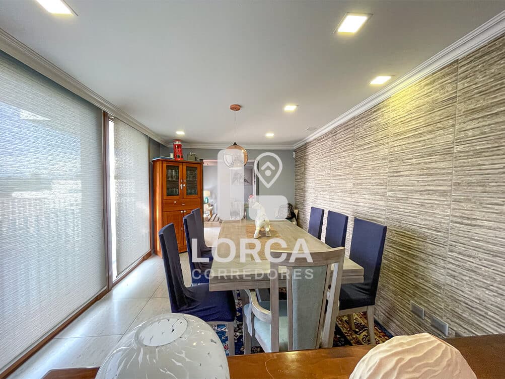 Casa en Venta Sector Villanelo Alto, Viña del Mar — Año 2023, 5 Dormitorios, 4 Baños, 221 m² Construidos sobre 279 m² de Terreno, 2 Niveles + Ampliación con Bar, Walking Closet, Piscina, Quincho y Terraza, 2 Estacionamientos, UF 9.000