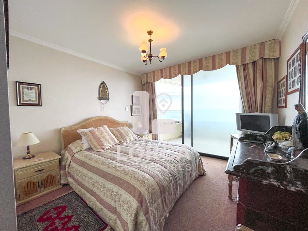 Departamento en Venta Primera Línea Mar, Sector Cochoa, Reñaca, Viña del Mar | 2 Dormitorios, 2 Baños, 77 m² Totales con Terraza de 61 m², Piso 8, Vista Directa al Mar, con Estacionamiento y Bodega, Edificio con 2 Piscinas, Gimnasio y Quincho, UF 7.290