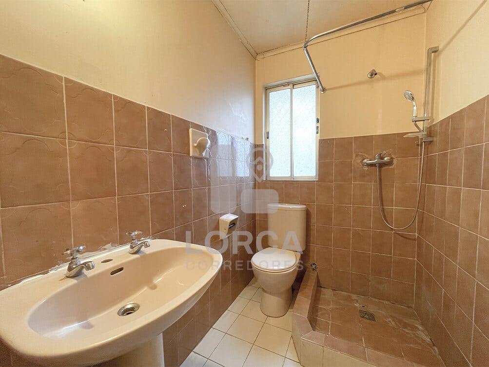 Casa en Venta Sector Pedro Montt, Quilpué | Oportunidad para Refaccionar, 3 Dormitorios, 3 Baños, 160 m² Construidos sobre 450 m² de Terreno, 3 Estacionamientos, Bodega, a 3 Cuadras de Avenida Los Carrera, UF 5.610