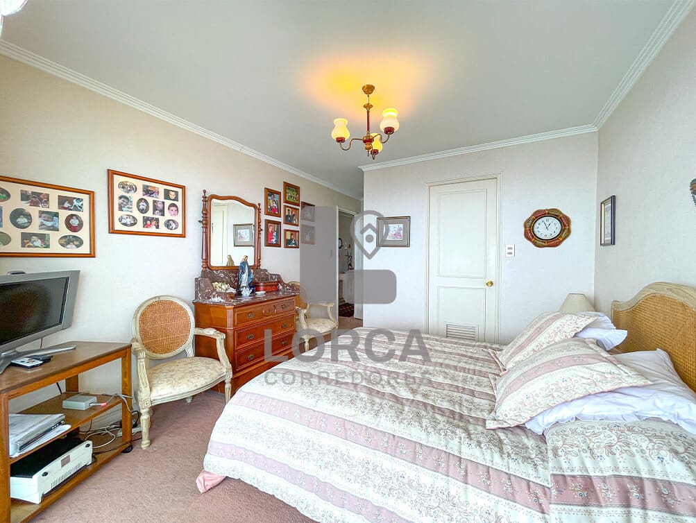 Departamento en Venta Primera Línea Mar, Sector Cochoa, Reñaca, Viña del Mar | 2 Dormitorios, 2 Baños, 77 m² Totales con Terraza de 61 m², Piso 8, Vista Directa al Mar, con Estacionamiento y Bodega, Edificio con 2 Piscinas, Gimnasio y Quincho, UF 7.290