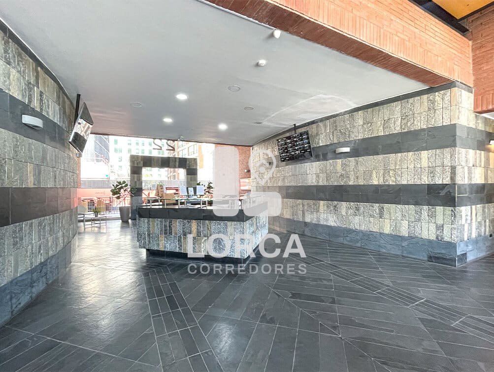 Departamento en Venta Edificio Icono, Sector Escuela Militar, Las Condes, Santiago | 2 Dormitorios, 2 Baños, 59 m², Piso 15, Vista Panorámica a la Cordillera, con Estacionamiento, Piscina, Quincho y Gimnasio, UF 6.500