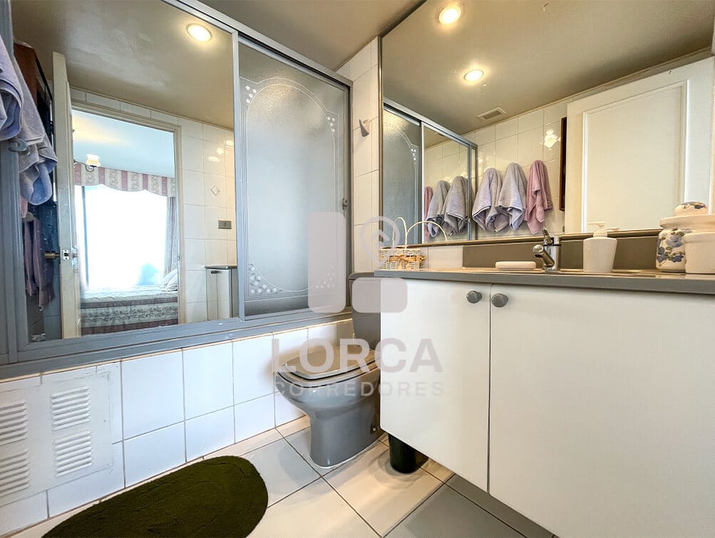 Departamento en Venta Primera Línea Mar, Sector Cochoa, Reñaca, Viña del Mar | 2 Dormitorios, 2 Baños, 77 m² Totales con Terraza de 61 m², Piso 8, Vista Directa al Mar, con Estacionamiento y Bodega, Edificio con 2 Piscinas, Gimnasio y Quincho, UF 7.290