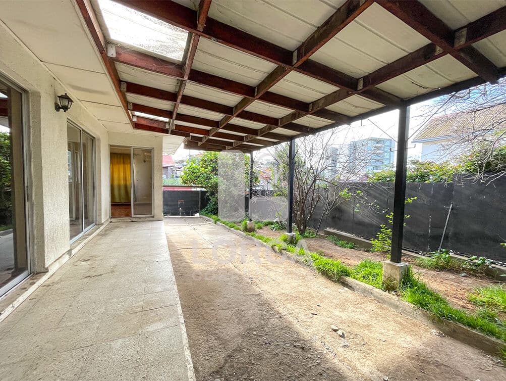 Casa en Venta Sector Pedro Montt, Quilpué | Oportunidad para Refaccionar, 3 Dormitorios, 3 Baños, 160 m² Construidos sobre 450 m² de Terreno, 3 Estacionamientos, Bodega, a 3 Cuadras de Avenida Los Carrera, UF 5.610