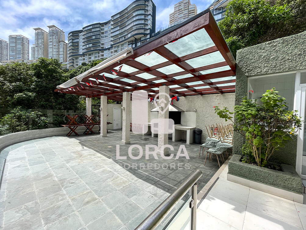 Departamento en Venta Primera Línea Mar, Sector Cochoa, Reñaca, Viña del Mar | 2 Dormitorios, 2 Baños, 77 m² Totales con Terraza de 61 m², Piso 8, Vista Directa al Mar, con Estacionamiento y Bodega, Edificio con 2 Piscinas, Gimnasio y Quincho, UF 7.290