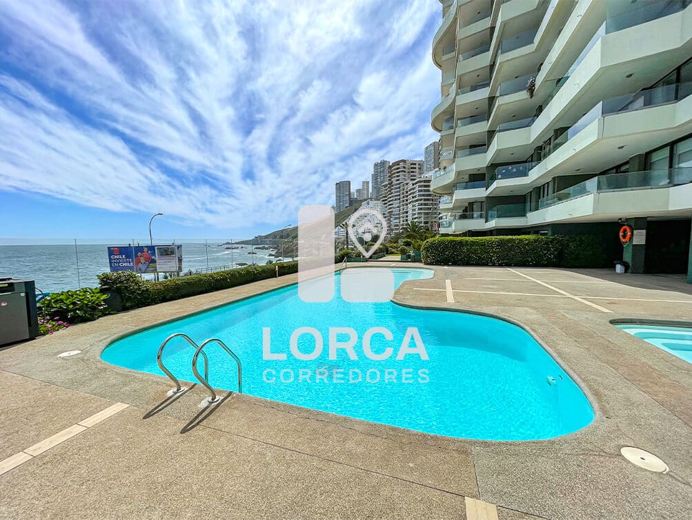 Departamento en Venta Primera Línea Mar, Sector Cochoa, Reñaca, Viña del Mar | 2 Dormitorios, 2 Baños, 77 m² Totales con Terraza de 61 m², Piso 8, Vista Directa al Mar, con Estacionamiento y Bodega, Edificio con 2 Piscinas, Gimnasio y Quincho, UF 7.290