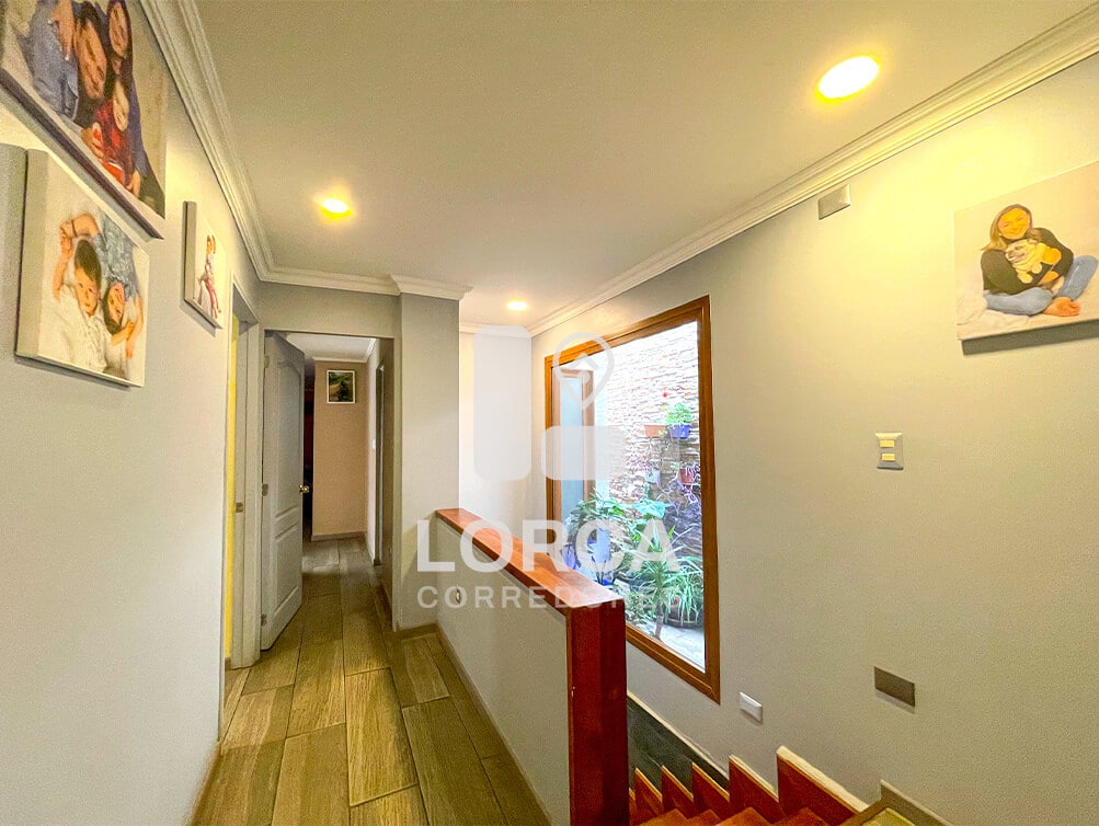 Casa en Venta Sector Villanelo Alto, Viña del Mar — Año 2023, 5 Dormitorios, 4 Baños, 221 m² Construidos sobre 279 m² de Terreno, 2 Niveles + Ampliación con Bar, Walking Closet, Piscina, Quincho y Terraza, 2 Estacionamientos, UF 9.000