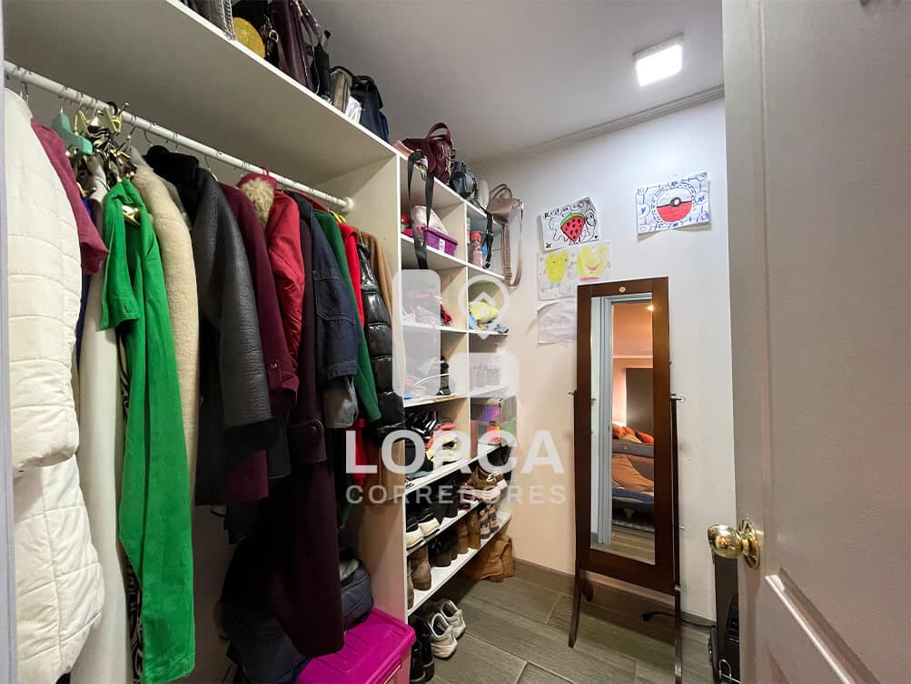 Casa en Venta Sector Villanelo Alto, Viña del Mar — Año 2023, 5 Dormitorios, 4 Baños, 221 m² Construidos sobre 279 m² de Terreno, 2 Niveles + Ampliación con Bar, Walking Closet, Piscina, Quincho y Terraza, 2 Estacionamientos, UF 9.000