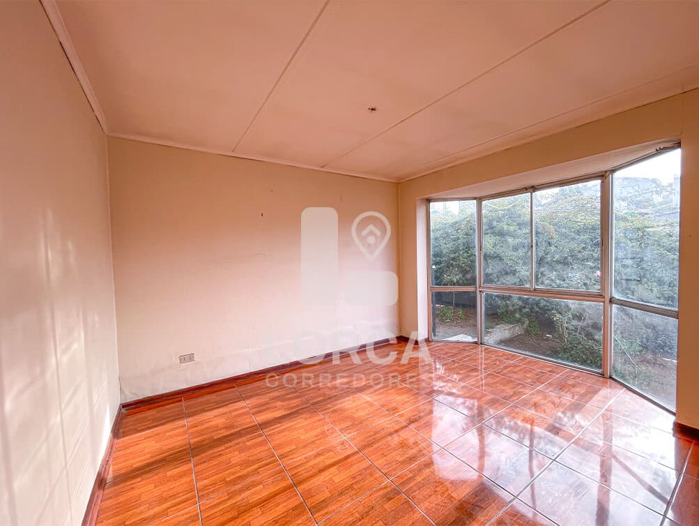 Casa en Venta Sector Pedro Montt, Quilpué | Oportunidad para Refaccionar, 3 Dormitorios, 3 Baños, 160 m² Construidos sobre 450 m² de Terreno, 3 Estacionamientos, Bodega, a 3 Cuadras de Avenida Los Carrera, UF 5.610