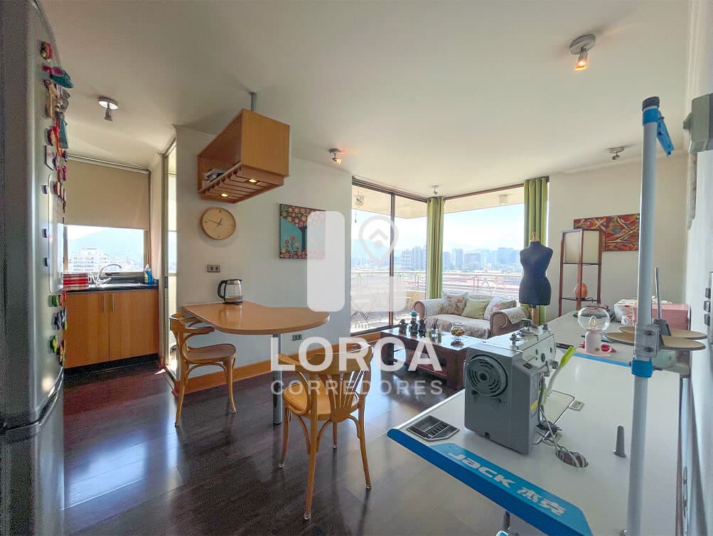 Departamento en Venta Edificio Icono, Sector Escuela Militar, Las Condes, Santiago | 2 Dormitorios, 2 Baños, 59 m², Piso 15, Vista Panorámica a la Cordillera, con Estacionamiento, Piscina, Quincho y Gimnasio, UF 6.500