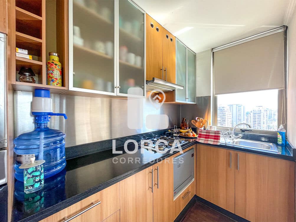 Departamento en Venta Edificio Icono, Sector Escuela Militar, Las Condes, Santiago | 2 Dormitorios, 2 Baños, 59 m², Piso 15, Vista Panorámica a la Cordillera, con Estacionamiento, Piscina, Quincho y Gimnasio, UF 6.500