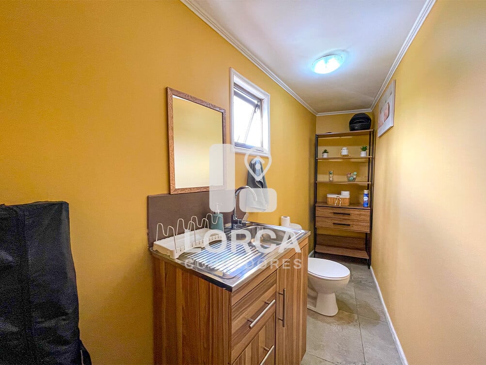 Casa en Venta Sector Villanelo Alto, Viña del Mar — Año 2023, 5 Dormitorios, 4 Baños, 221 m² Construidos sobre 279 m² de Terreno, 2 Niveles + Ampliación con Bar, Walking Closet, Piscina, Quincho y Terraza, 2 Estacionamientos, UF 9.000