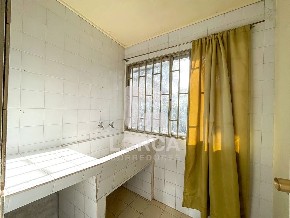 Casa en Venta Sector Pedro Montt, Quilpué | Oportunidad para Refaccionar, 3 Dormitorios, 3 Baños, 160 m² Construidos sobre 450 m² de Terreno, 3 Estacionamientos, Bodega, a 3 Cuadras de Avenida Los Carrera, UF 5.610