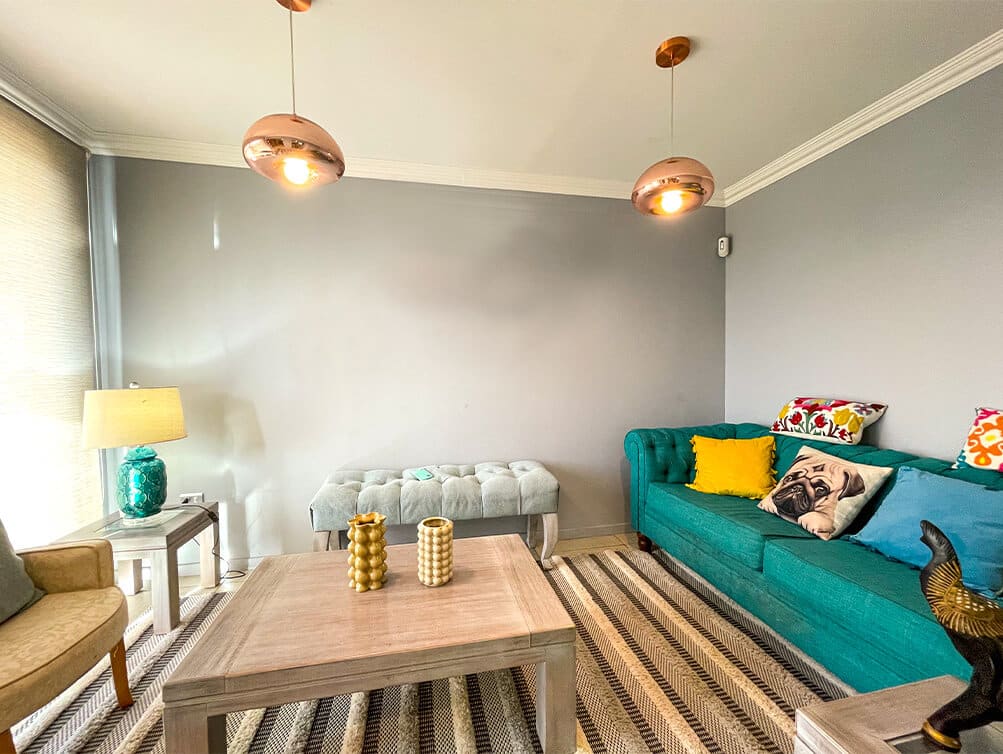 Casa en Venta Sector Villanelo Alto, Viña del Mar — Año 2023, 5 Dormitorios, 4 Baños, 221 m² Construidos sobre 279 m² de Terreno, 2 Niveles + Ampliación con Bar, Walking Closet, Piscina, Quincho y Terraza, 2 Estacionamientos, UF 9.000