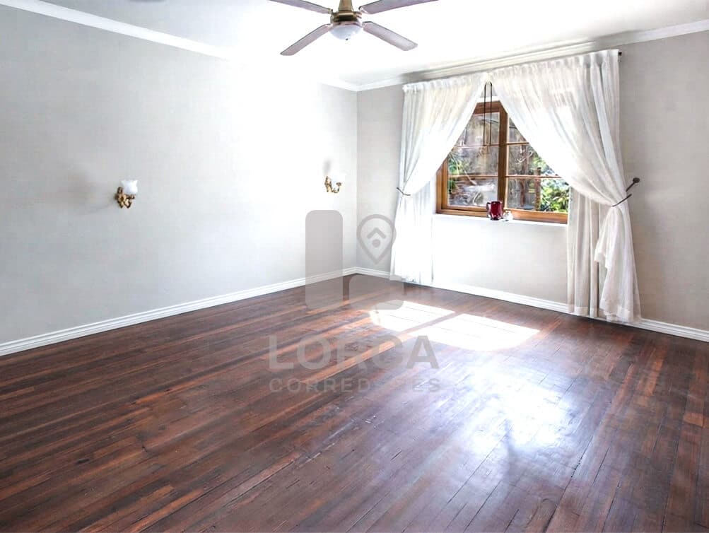 Casona Estilo Francés en Venta Barrio Italia, Providencia, Santiago — Ex Hotel Boutique, 5 Dormitorios en Suite + 7 Baños, 2 Pisos y Subterráneo, Cava de Vino, Jardín con Parrón, Normativa 4 Pisos, UF 16.500